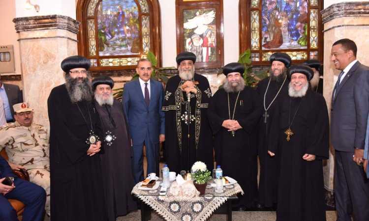 البابا تواضروس يستقبل قيادات محافظة أسيوط بدرنكة