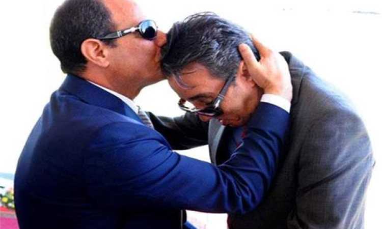 السيسى يقبل رأس ساطع النعمانى