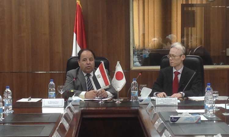 وزير المالية مع السفير اليابانى