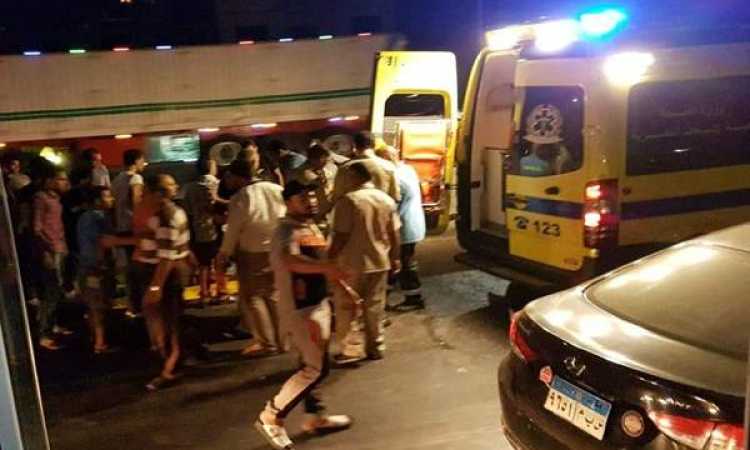 نقل مصابين إلى المستشفى - أرشيفية