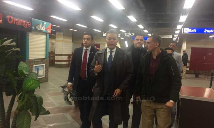 وزير النقل يطمئن على مستوى خدمة الخط الثالث