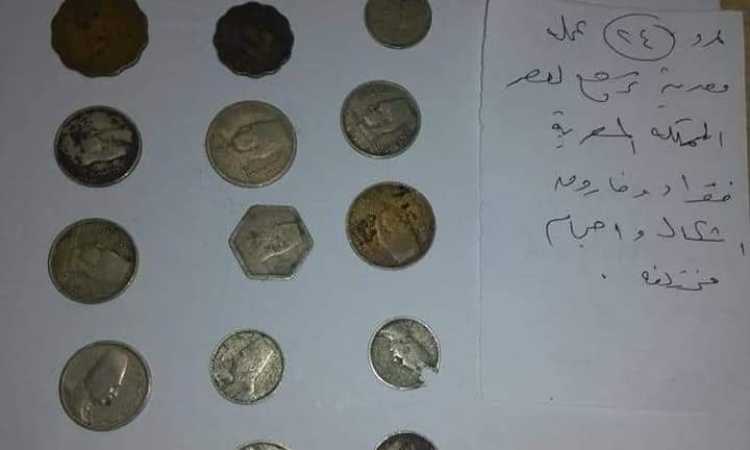 ضبط عملات أثرية بمطار برج العرب