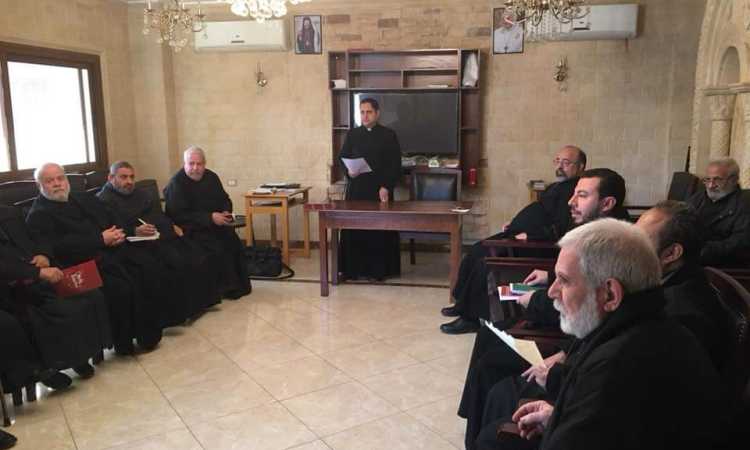 الأنباء إبراهيم إسحق يجتمع بكهنة الإيبارشية البطريركية