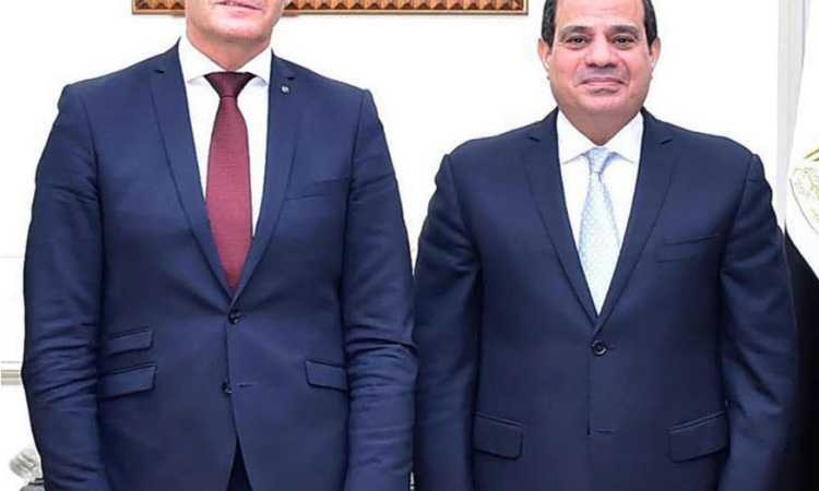 السيسى ورئيس شركة مرسيدس