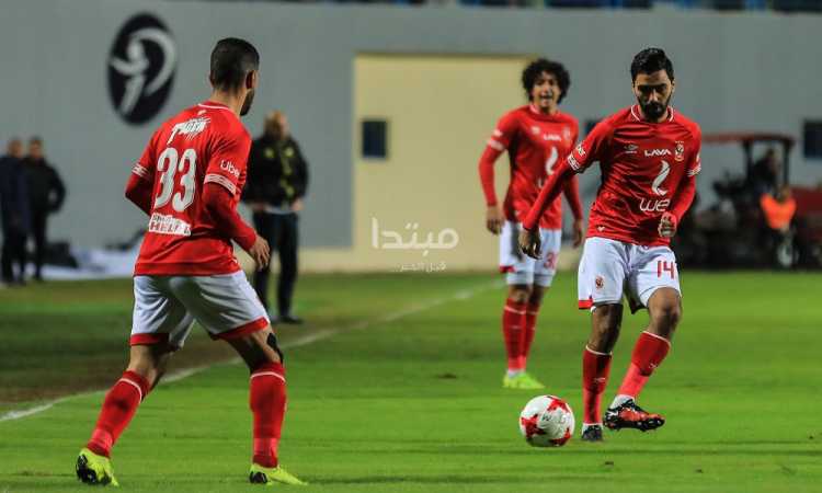 الأهلى يتخطى دجلة بثنائية السولية ومعلول