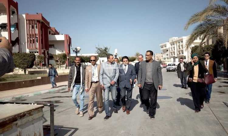 وفد وزارة الصحة يزور مستشفى العريش