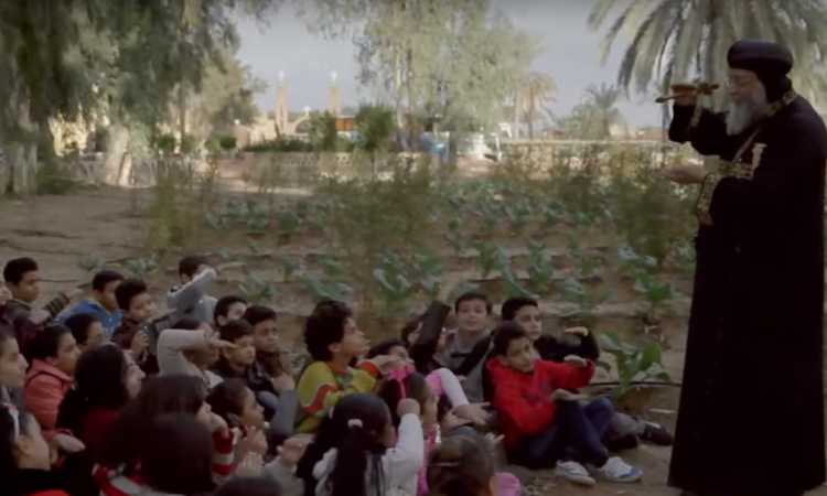 البابا تواضروس مع الأطفال