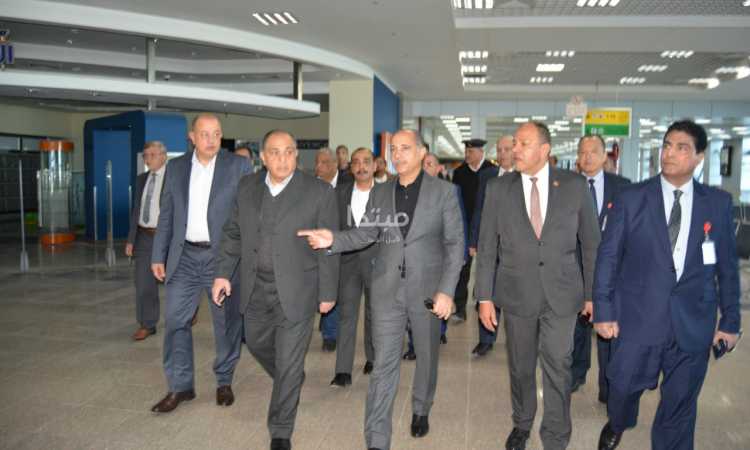 الفريق يونس المصرى وزير الطيران المدنى