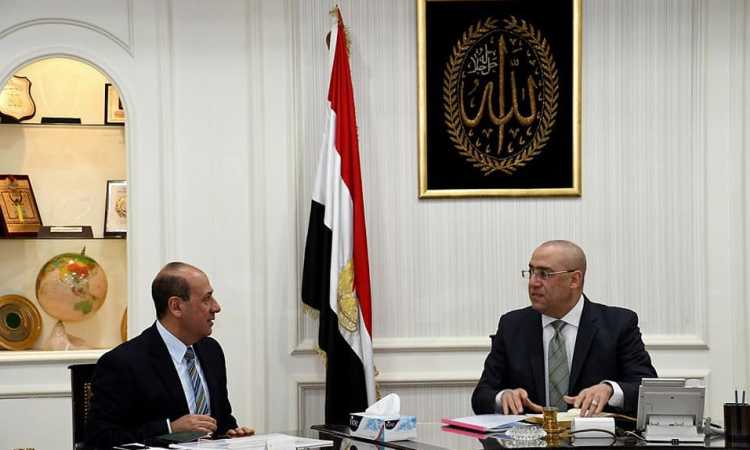 وزير الإسكان مع رئيس الجهاز المركزى للتعمير