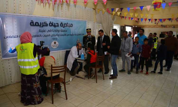الكشف الطبى على أطفال بلا مأوى