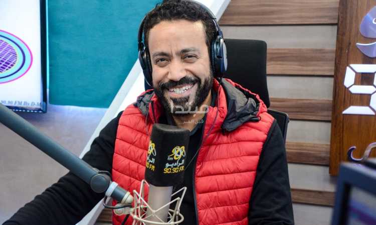 سامح حسين فى «الراديو بيضحك»