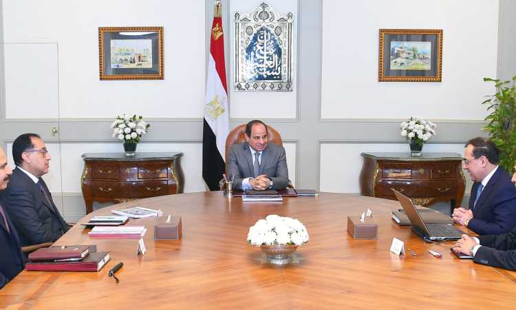 اجتماع السيسى ورئيس الوزراء ووزير البترول