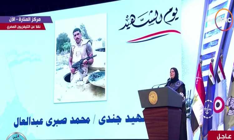 والدة الشهيد الجندى محمد صبرى