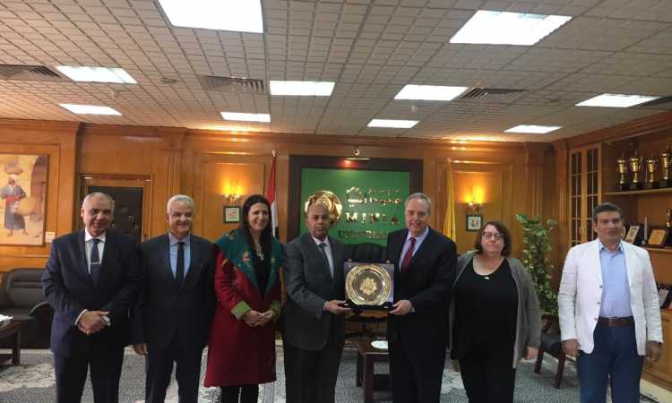 رئيس جامعة المنيا مع وفد فولبراليت