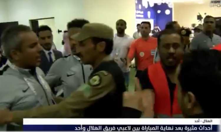 أحداث مؤسفة من جماهير الهلال بعد التعادل أمام أحد