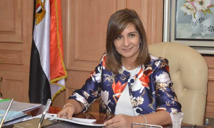 السفيرة نبيلة مكرم