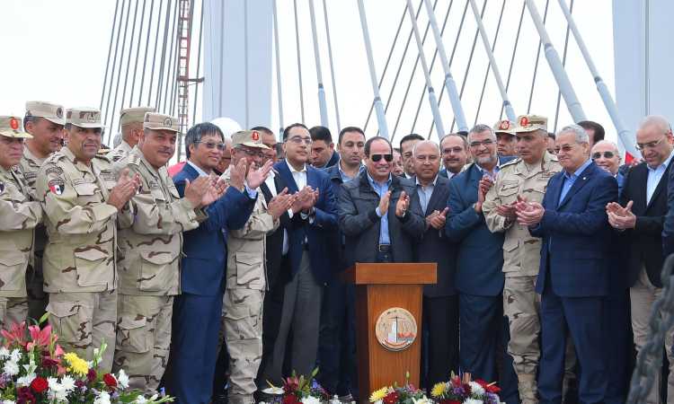 السيسى يتفقد كوبرى روض الفرج