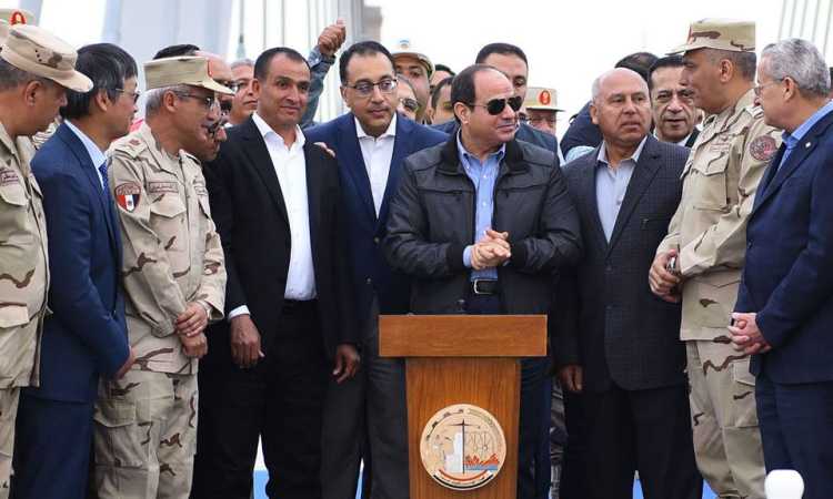 السيسى يتفقد كوبرى روض الفرج