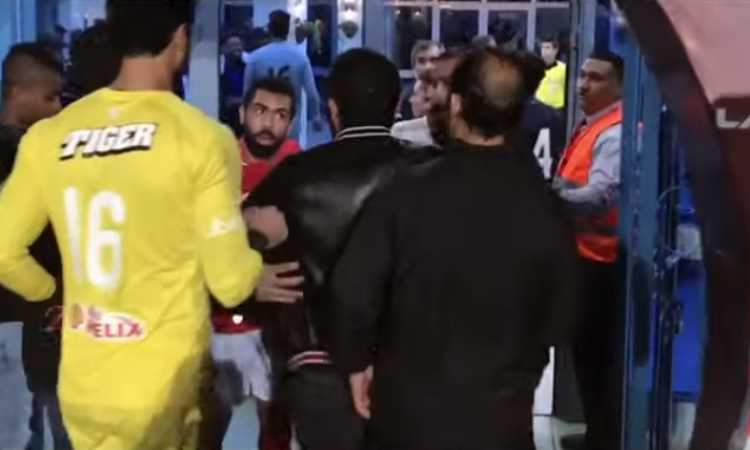 خناقة أحمد فتحى ومدير بيراميدز