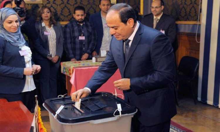 الرئيس السيسى يدلى بصوته فى الاستفتاء