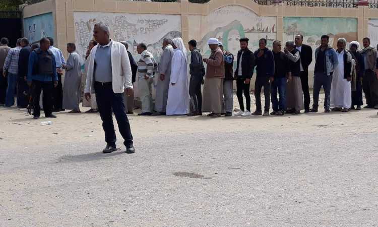 إقبال كبير لأهالى الشيخ زويد ورفح على الاستفتاء