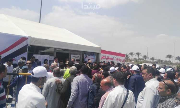 زحام شديد بمطار القاهرة على «الاستفتاء»
