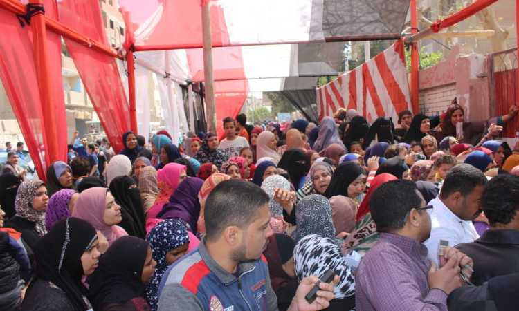 حلوان تشارك فى «استفتاء الدستور»