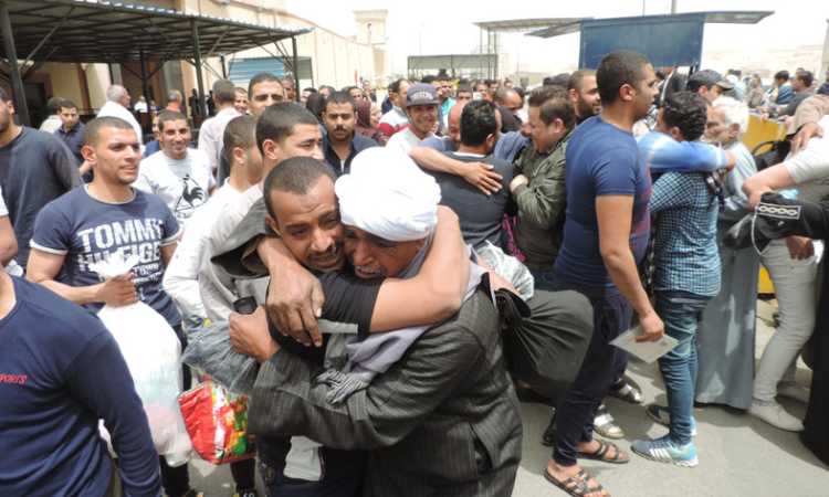 الإفراج عن سجناء