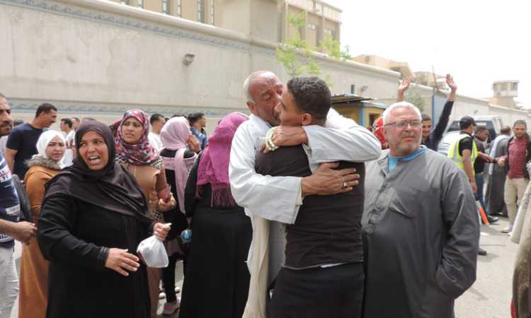 الإفراج عن سجناء