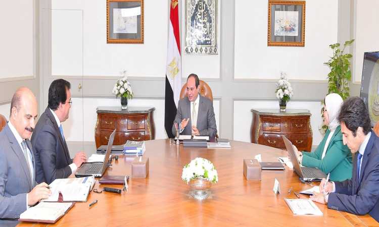 الرئيس عبدالفتاح السيسى ووزيرة الصحة ووزير التعليم العالى