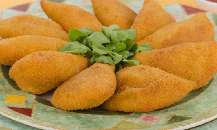 القطايف بالفراخ والجبنة الشيدر