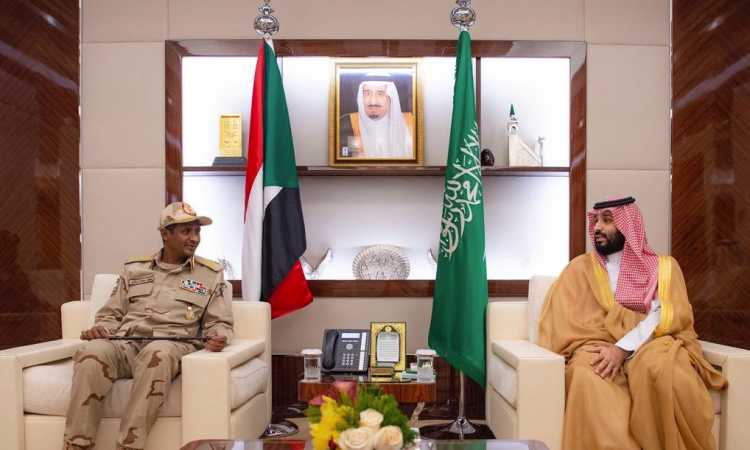 ولى العهد السعودى محمد بن سلمان والفريق أول محمد حمدان