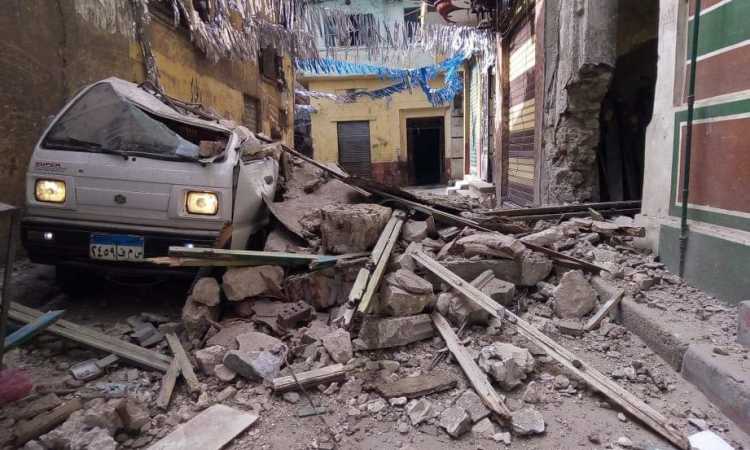 تحطم سيارة في انهيار جزئي بعقار بالإسكندرية