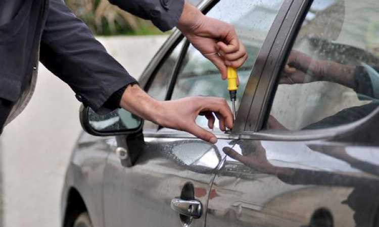 استبدال أجزاء السيارة