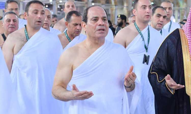 الرئيس السيسى يؤدى مناسك العمرة