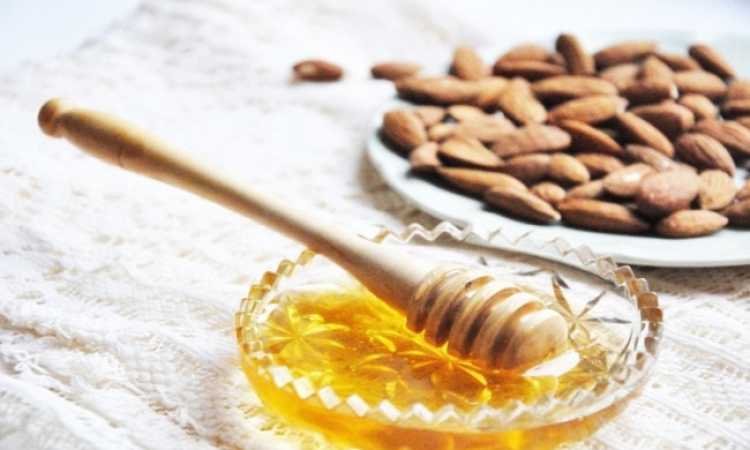 ماسك العسل واللوز المطحون