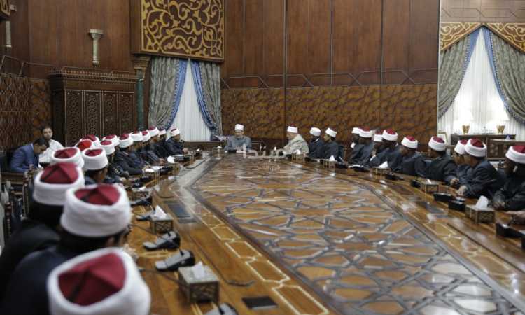 الطيب والأئمة الوافدين
