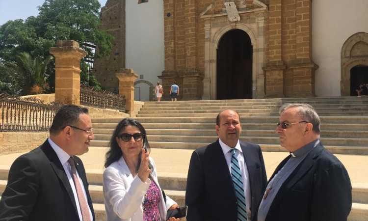 محافظ الإسكندرية يلتقي أسقف مدينة أجريجينتو الإيطالية