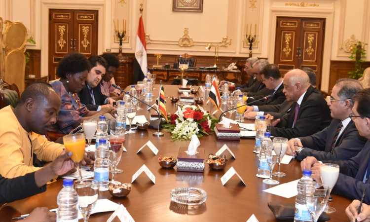 لقاء على عبد العال ورئيس البرلمان الأوغندى