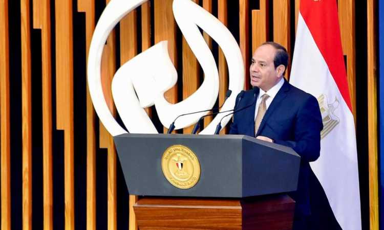 تكريم الرئيس السيسى لأساتذة الجامعات الحاصلين على جوائز الدولة