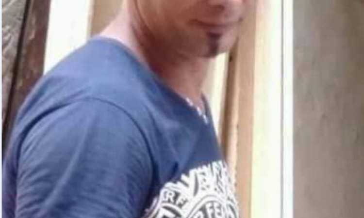 الشاب
