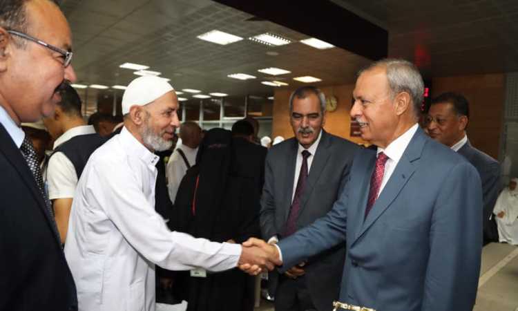 محافظ قنا