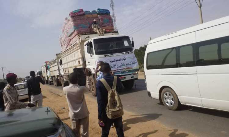 جانب من قوافل الدعم لمتضرري السيول في السودان