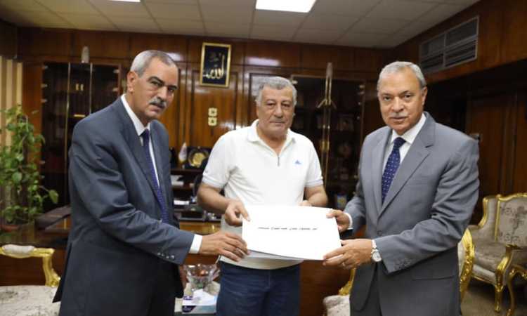 محافظ قنا