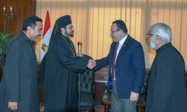 محافظ الإسكندرية يستقبل الأنبا باخوم