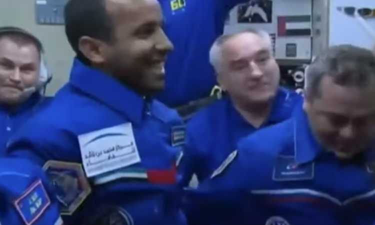 رائد الفضاء الإماراتى هزاع المنصورى