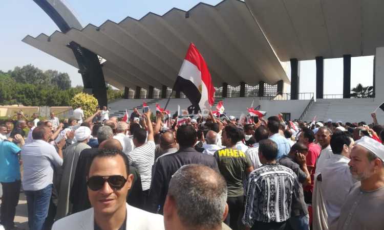 المصريون يعلنون دعمهم للسيسى