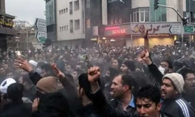 احتجاجات عارمة في إيران