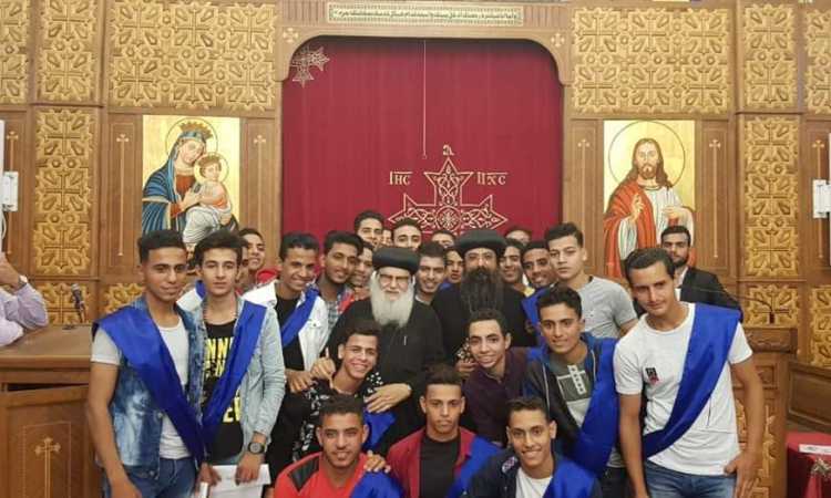 الأنبا موسى يعظ لشباب أطفيح