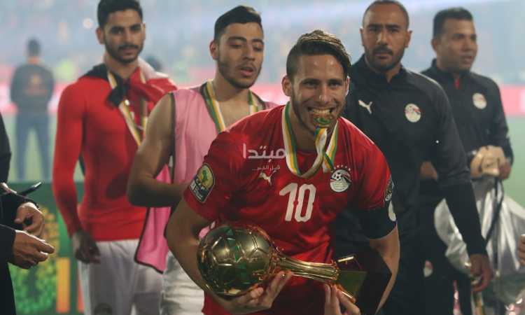 لحظة تتويج المنتخب الأولمبى